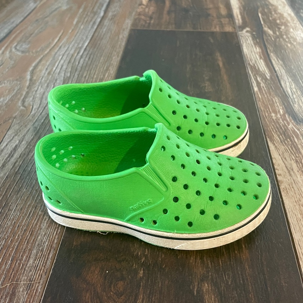 Native Miles toddler - green slip on, size C6